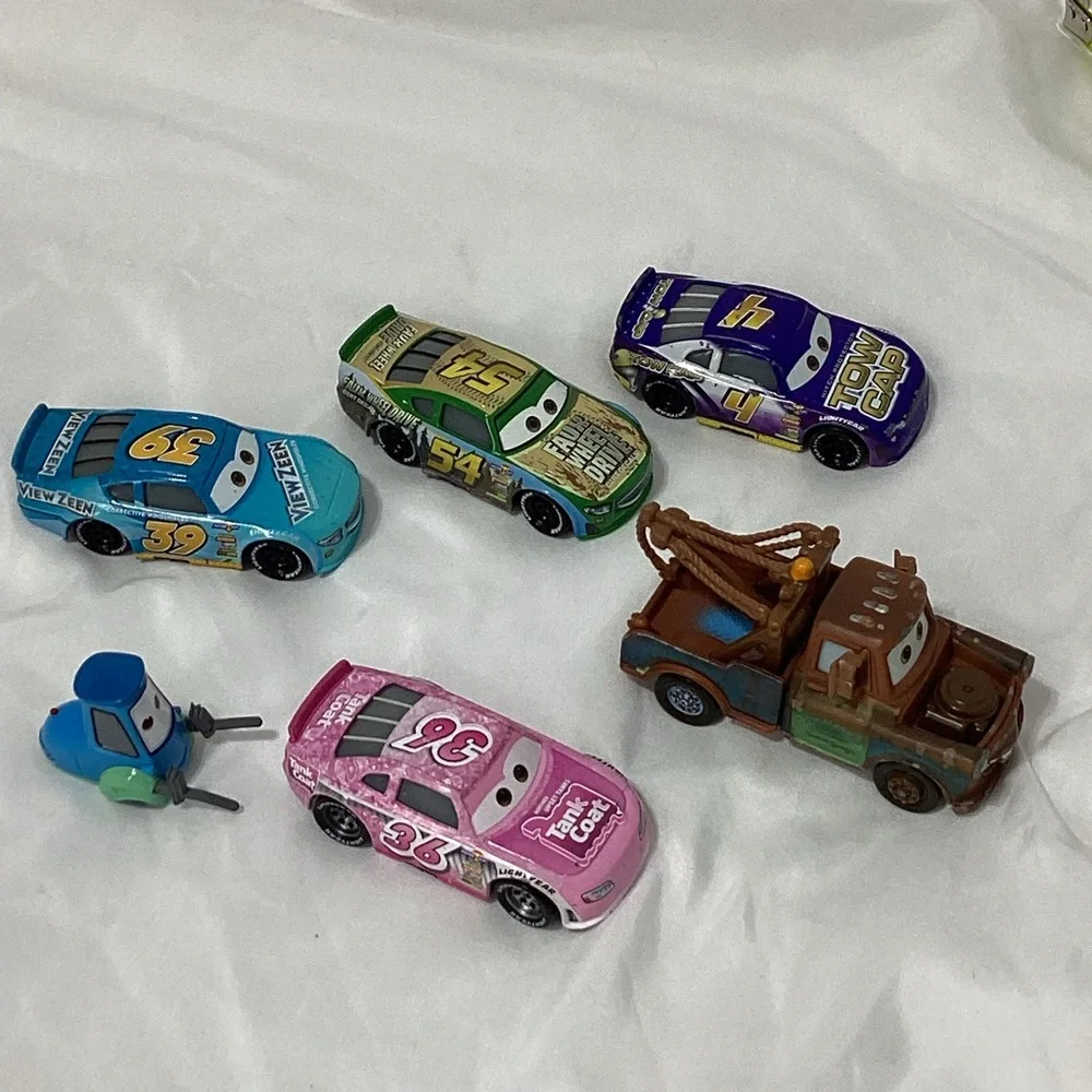 Disney Cars Movie Cars Lot of 7 Lightning McQueen Tank Coat Tow Cap Mater Lot CC - Picture 3 of 10